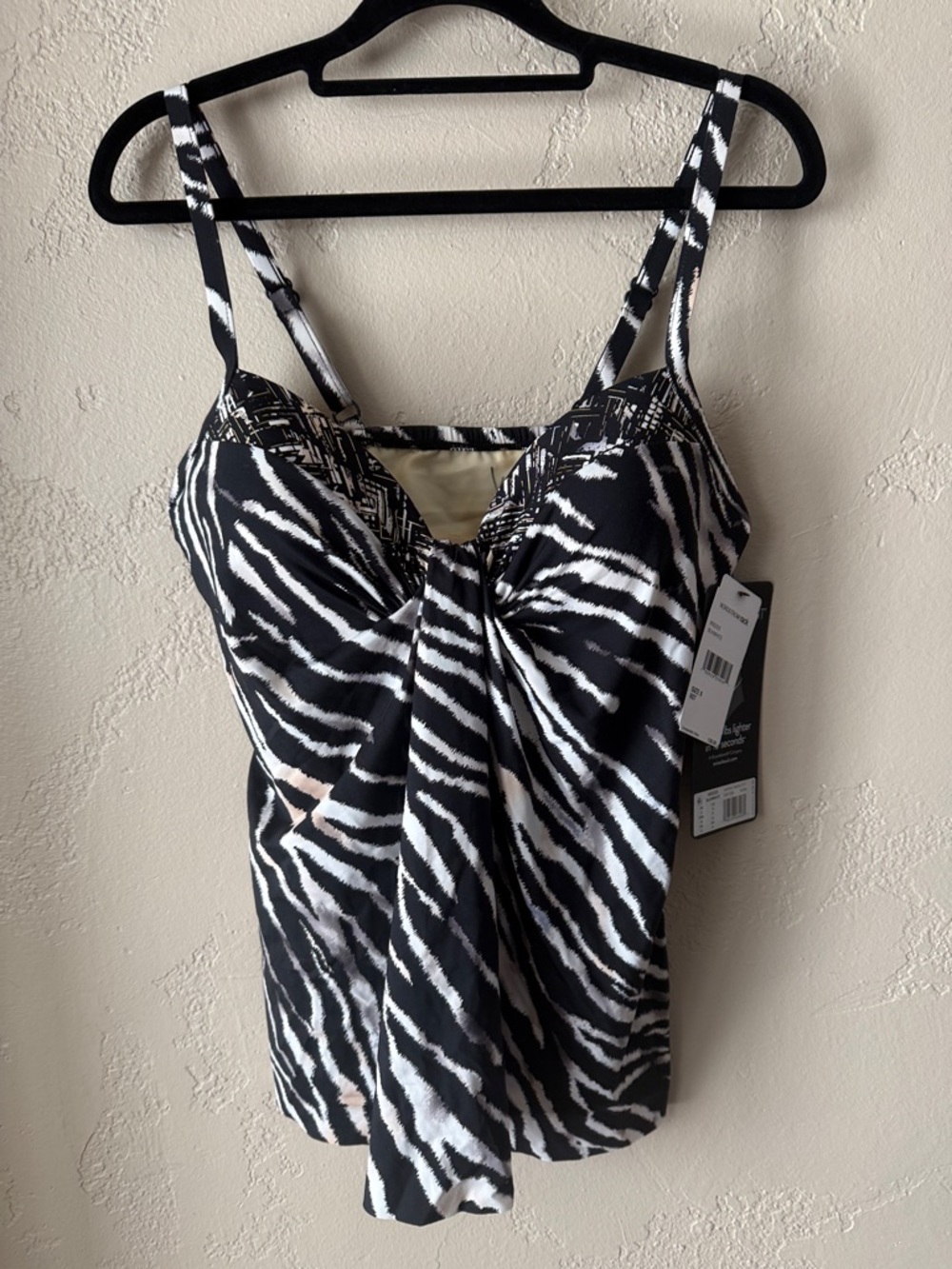 Miraclesuit Black & White Zebra Twist-Front Tankini Top Swimwear Top size 8
